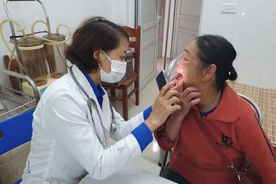 Đoàn cơ sở TTYT huyện Chiêm Hoá khám, cấp thuốc miễn phí trên địa bàn xã Tân An.