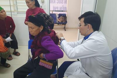 Đoàn cơ sở TTYT huyện Chiêm Hoá khám, cấp thuốc miễn phí trên địa bàn xã Tân An.