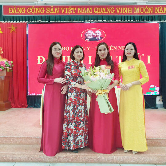 <a href="/dang-va-doan-the" title="Đảng và đoàn thể" rel="dofollow">Đảng và đoàn thể</a>